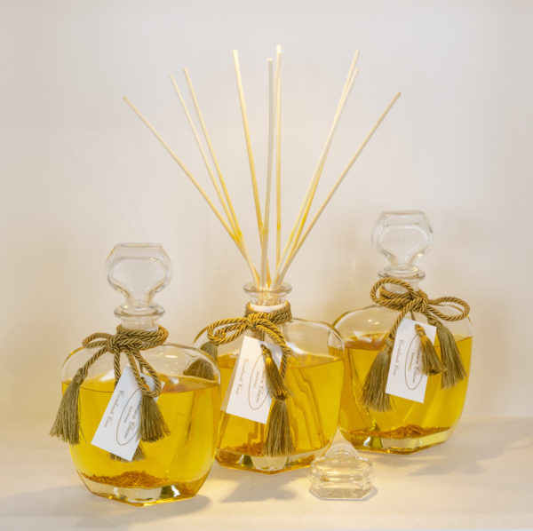 Rose fragrance with wooden sticks 500ml.